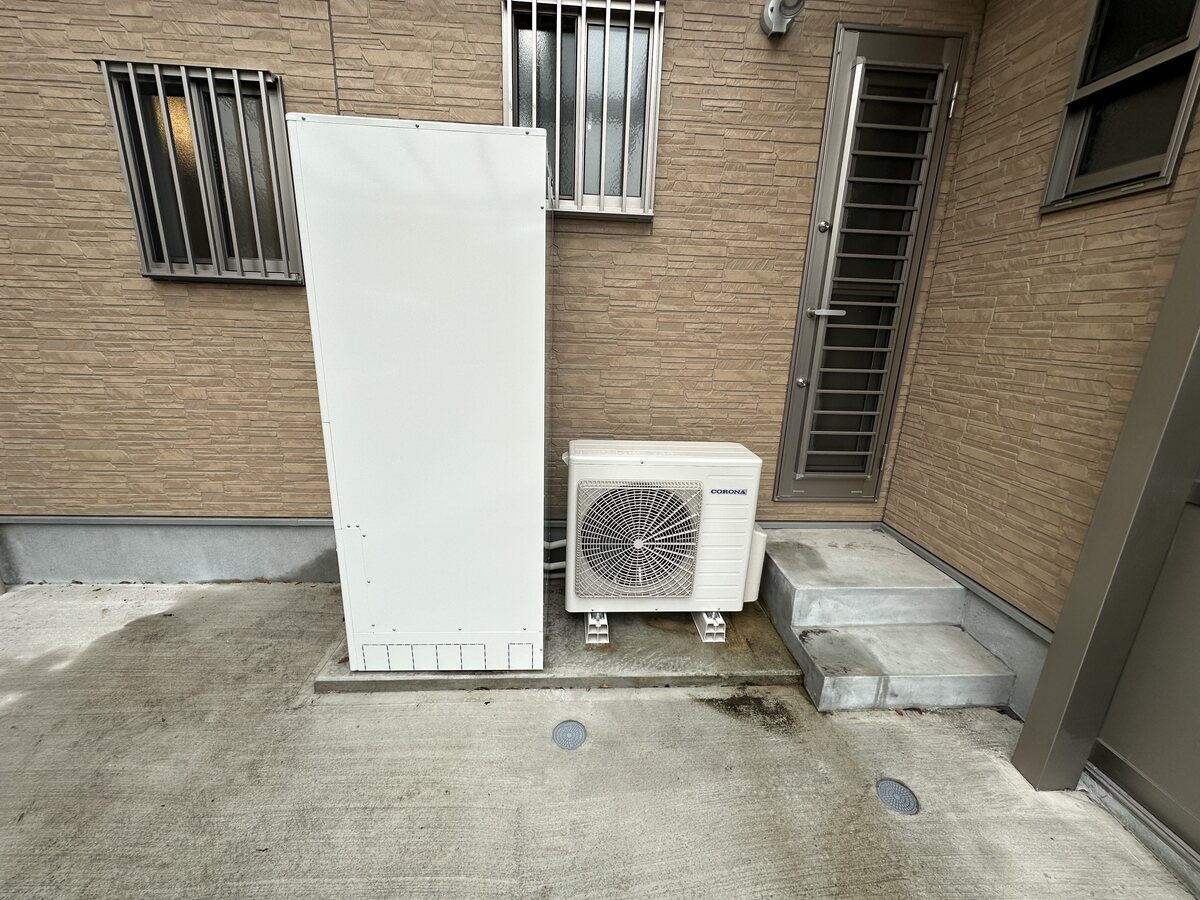 運営元既存事業の施工例A 玄関脇のコロナ製品設置後